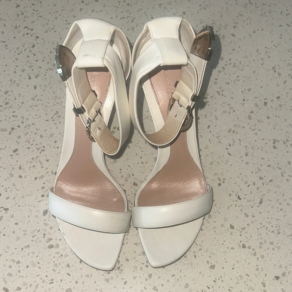 Alexander McQueen White Leather Heels silver buckle 38.5 with dustbag - Picture 8 of 16